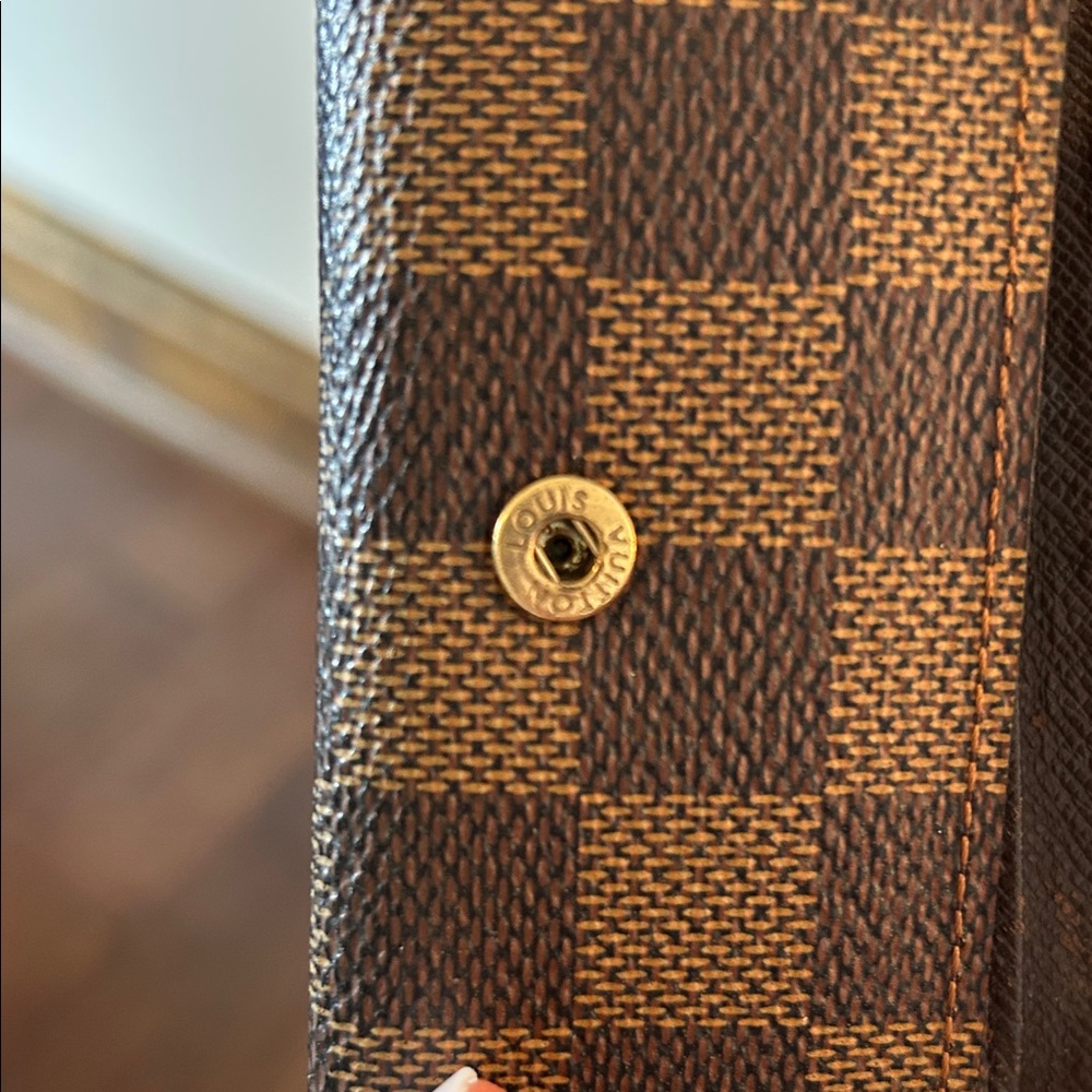 Louis Vuitton Checkered Key Holder with Gold Accent - Picture 13 of 15